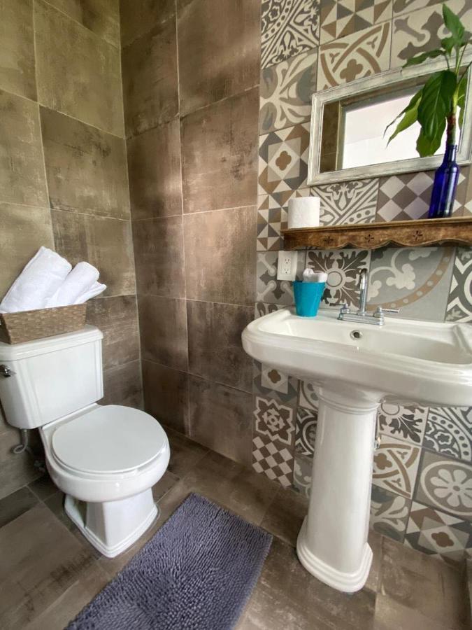 La Casa Del Barrio Hotel Монтерей Екстериор снимка