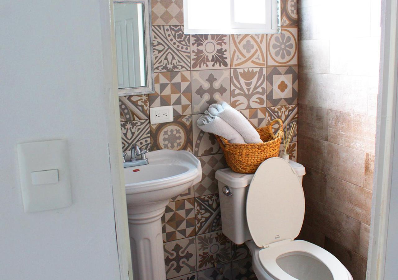 La Casa Del Barrio Hotel Монтерей Екстериор снимка